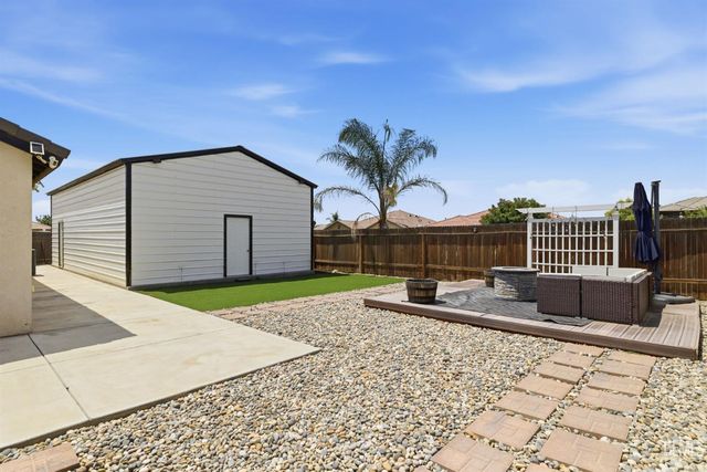6008 Luckman Drive, Bakersfield, CA 93311