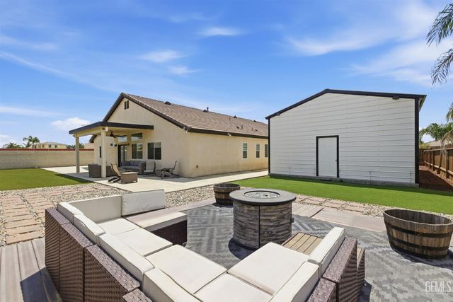 6008 Luckman Drive, Bakersfield, CA 93311