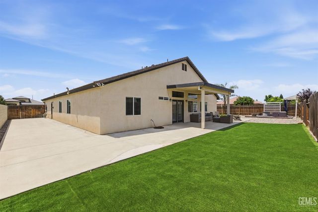 6008 Luckman Drive, Bakersfield, CA 93311
