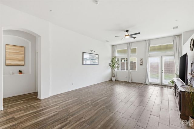 6008 Luckman Drive, Bakersfield, CA 93311