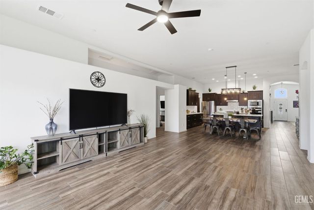 6008 Luckman Drive, Bakersfield, CA 93311