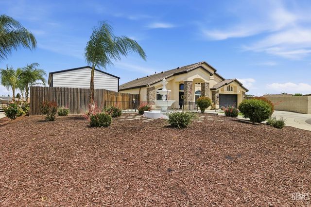 6008 Luckman Drive, Bakersfield, CA 93311