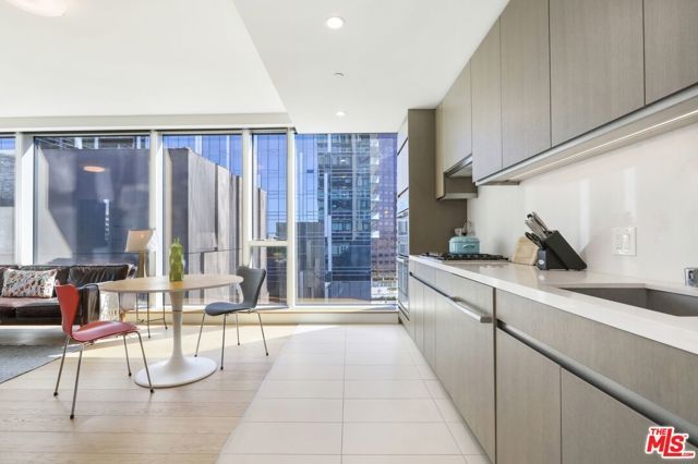 889 Francisco Street 909, Los Angeles, CA 90017
