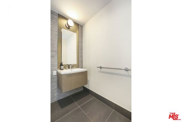 889 Francisco Street 909, Los Angeles, CA 90017