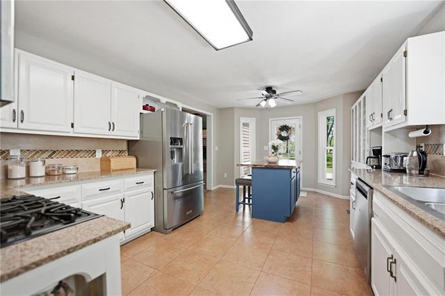 715 Dickinson Road, Independence, MO 64050