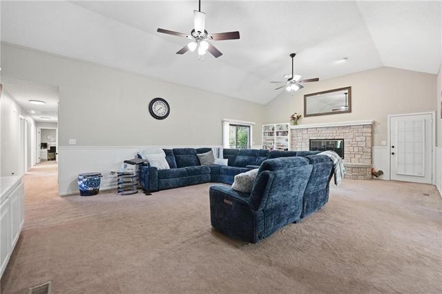 715 Dickinson Road, Independence, MO 64050