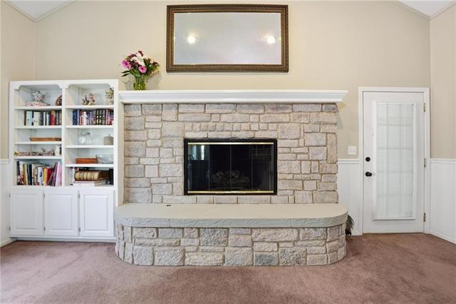 715 Dickinson Road, Independence, MO 64050