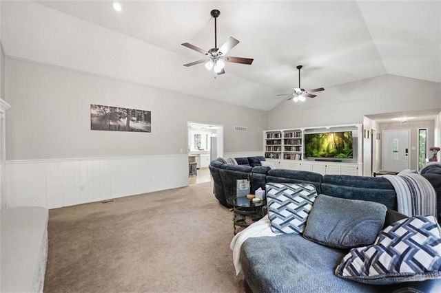 715 Dickinson Road, Independence, MO 64050