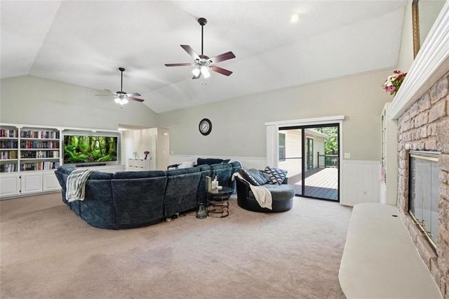 715 Dickinson Road, Independence, MO 64050