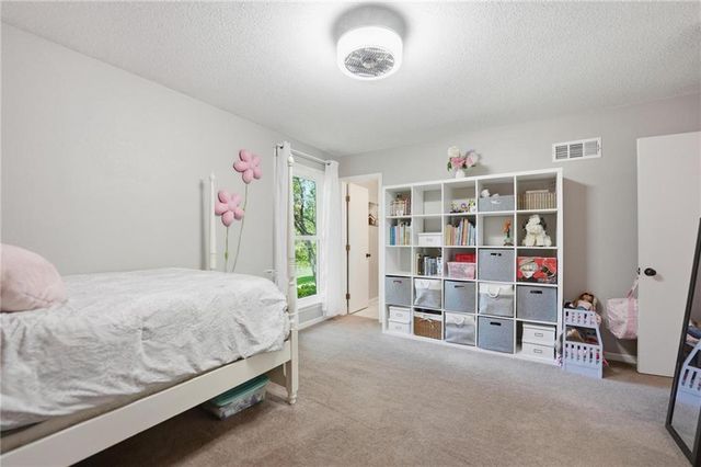 715 Dickinson Road, Independence, MO 64050