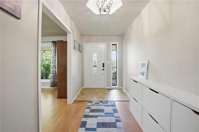 715 Dickinson Road, Independence, MO 64050