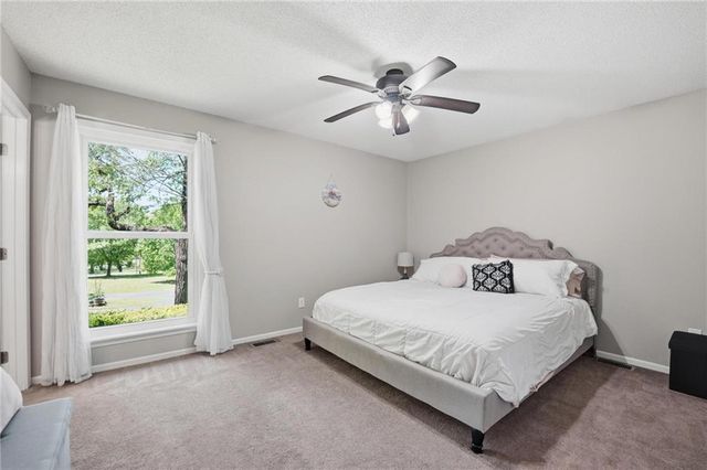 715 Dickinson Road, Independence, MO 64050