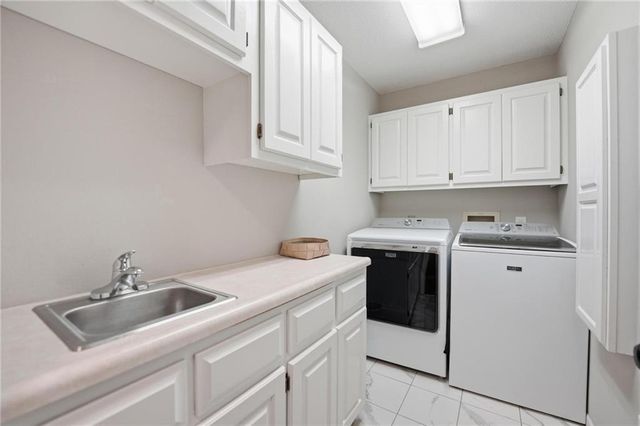 715 Dickinson Road, Independence, MO 64050