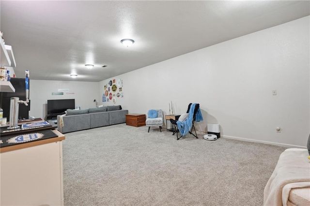 715 Dickinson Road, Independence, MO 64050