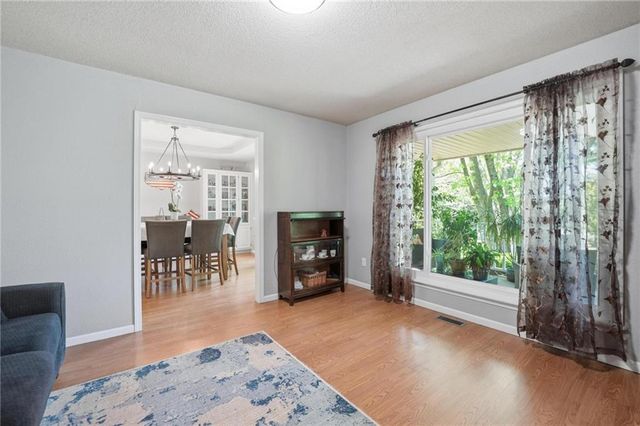 715 Dickinson Road, Independence, MO 64050