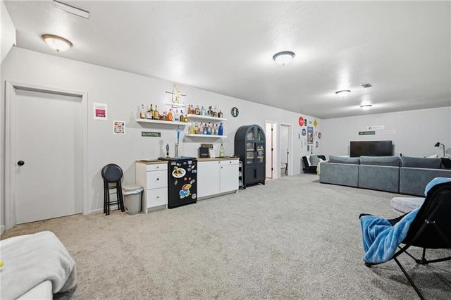 715 Dickinson Road, Independence, MO 64050