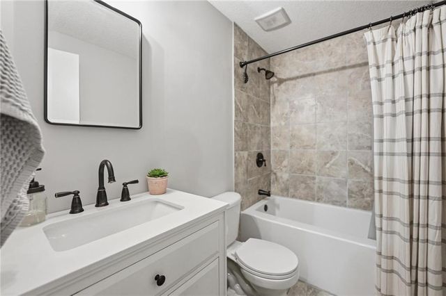 715 Dickinson Road, Independence, MO 64050