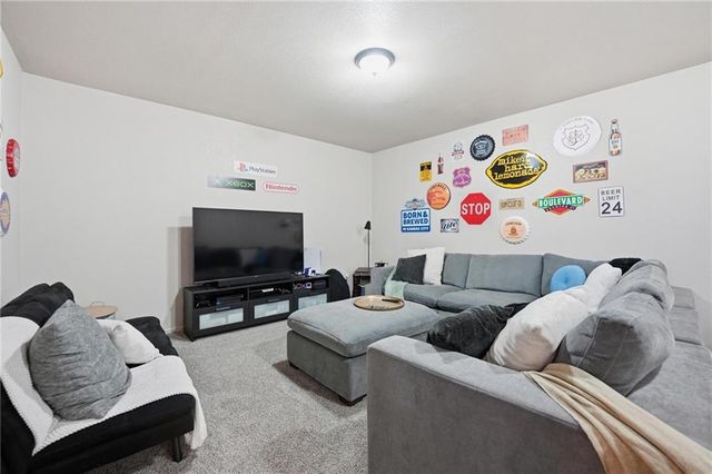 715 Dickinson Road, Independence, MO 64050