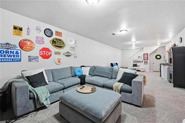 715 Dickinson Road, Independence, MO 64050