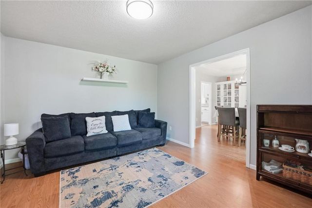 715 Dickinson Road, Independence, MO 64050