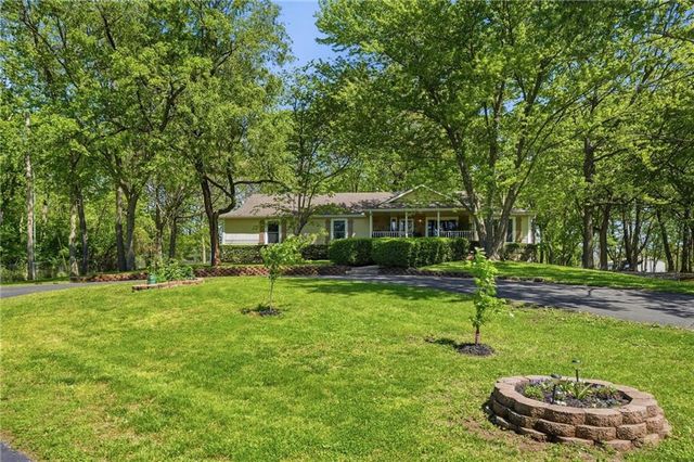 715 Dickinson Road, Independence, MO 64050