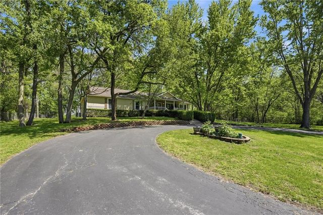 715 Dickinson Road, Independence, MO 64050
