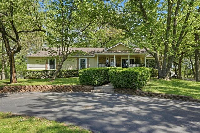 715 Dickinson Road, Independence, MO 64050