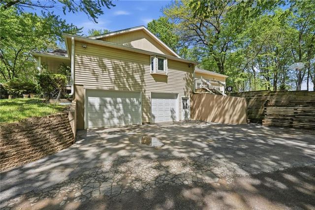 715 Dickinson Road, Independence, MO 64050