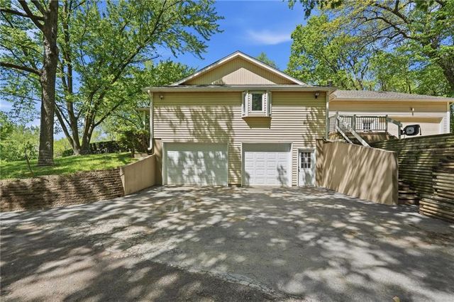 715 Dickinson Road, Independence, MO 64050