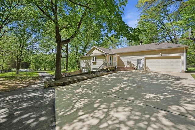 715 Dickinson Road, Independence, MO 64050