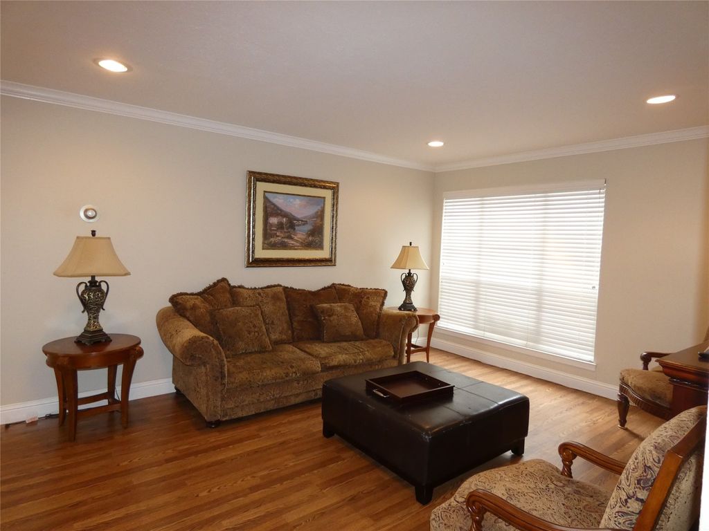 10534 Stone Canyon Road 111, Dallas, TX 75230
