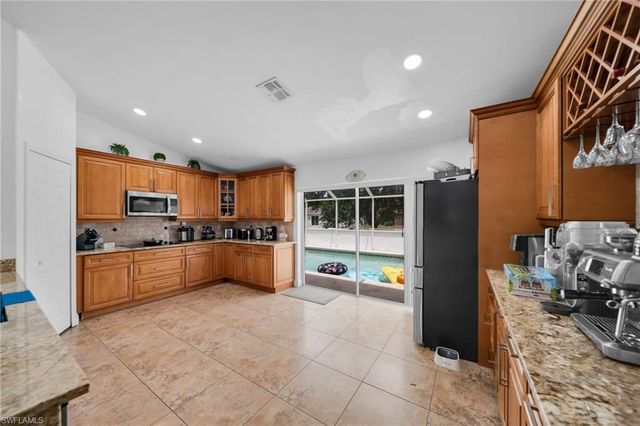 539 Summit AVE S, Lehigh Acres, FL 33974