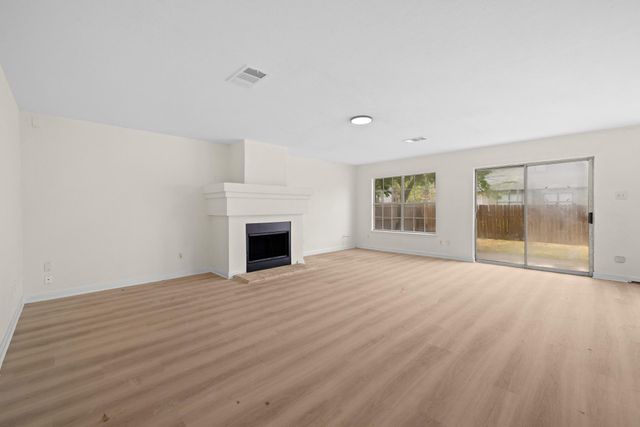 1181 Forest Bluff TRL, Round Rock, TX 78665