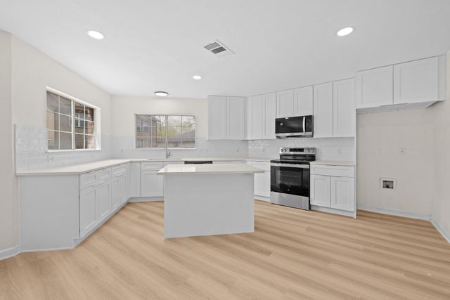 1181 Forest Bluff TRL, Round Rock, TX 78665