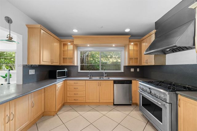 3758 Prairie Ave, Miami Beach, FL 33140