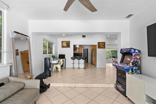 3758 Prairie Ave, Miami Beach, FL 33140
