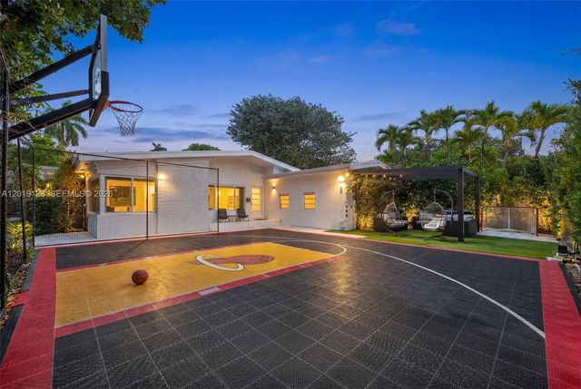 3758 Prairie Ave, Miami Beach, FL 33140