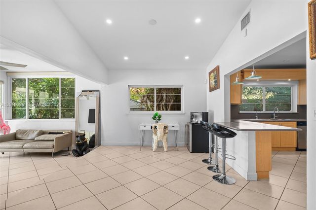 3758 Prairie Ave, Miami Beach, FL 33140