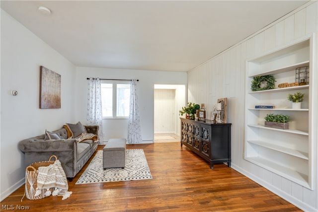 1440 Treasch Drive, Cuyahoga Falls, OH 44221