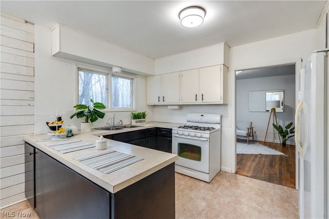 1440 Treasch Drive, Cuyahoga Falls, OH 44221