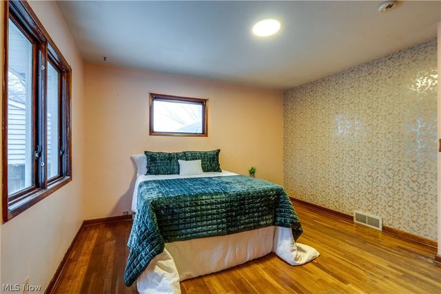 1440 Treasch Drive, Cuyahoga Falls, OH 44221