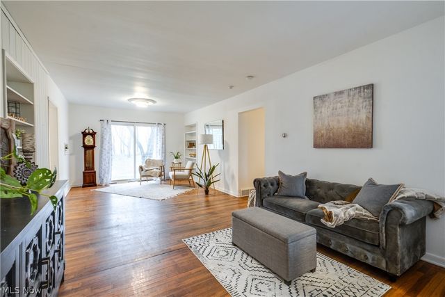 1440 Treasch Drive, Cuyahoga Falls, OH 44221