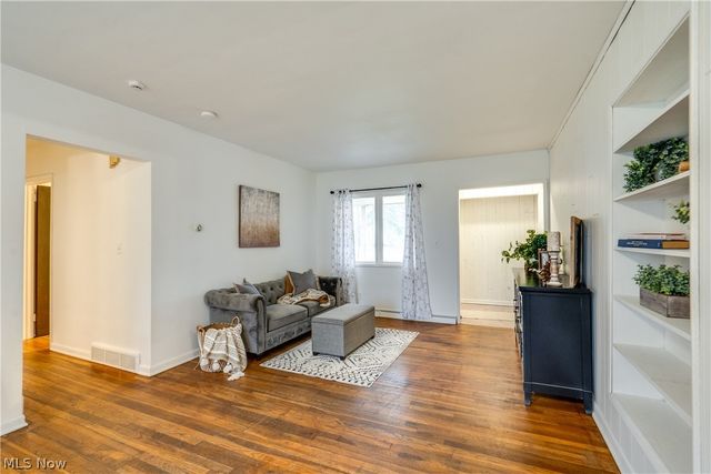 1440 Treasch Drive, Cuyahoga Falls, OH 44221