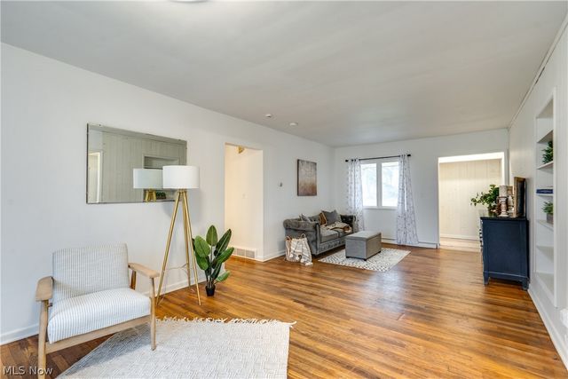 1440 Treasch Drive, Cuyahoga Falls, OH 44221