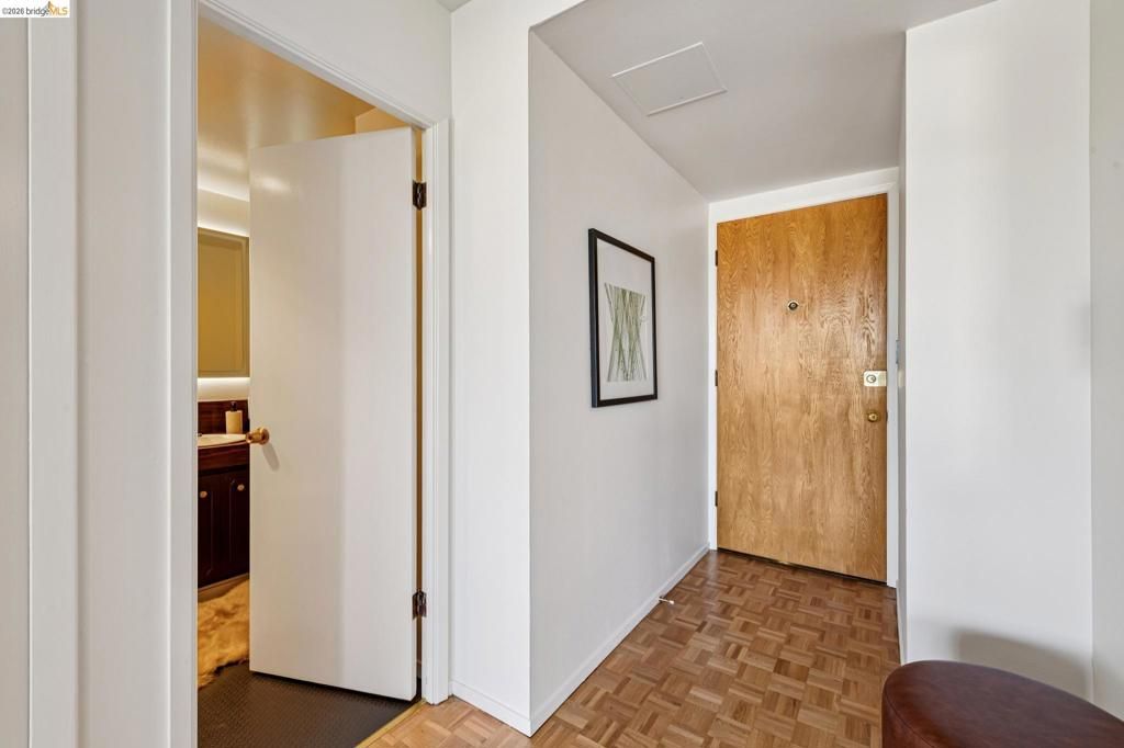 Image 13 of property listing at 320 Lee St 603, Oakland, CA 94610