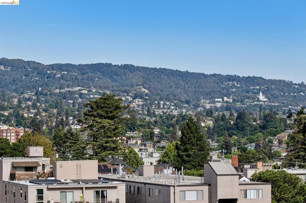 Image 34 of property listing at 320 Lee St 603, Oakland, CA 94610