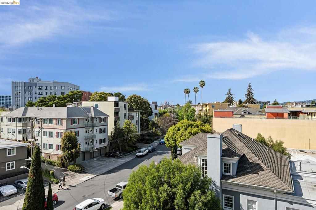 Image 35 of property listing at 320 Lee St 603, Oakland, CA 94610