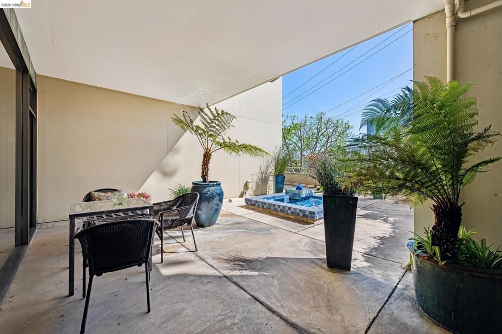 Image 37 of property listing at 320 Lee St 603, Oakland, CA 94610