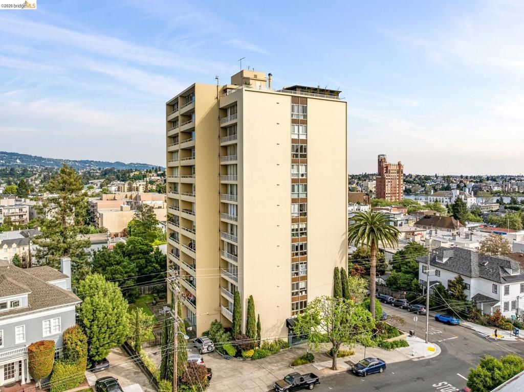 Image 44 of property listing at 320 Lee St 603, Oakland, CA 94610