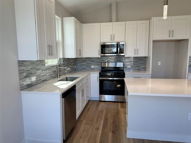 1115 Neches ST, Lockhart, TX 78644